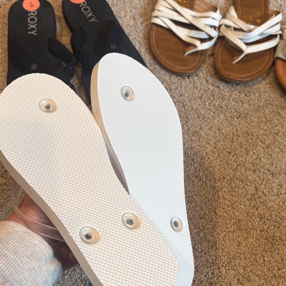 Assorted Flip Flops Collection - Picture 9 of 16